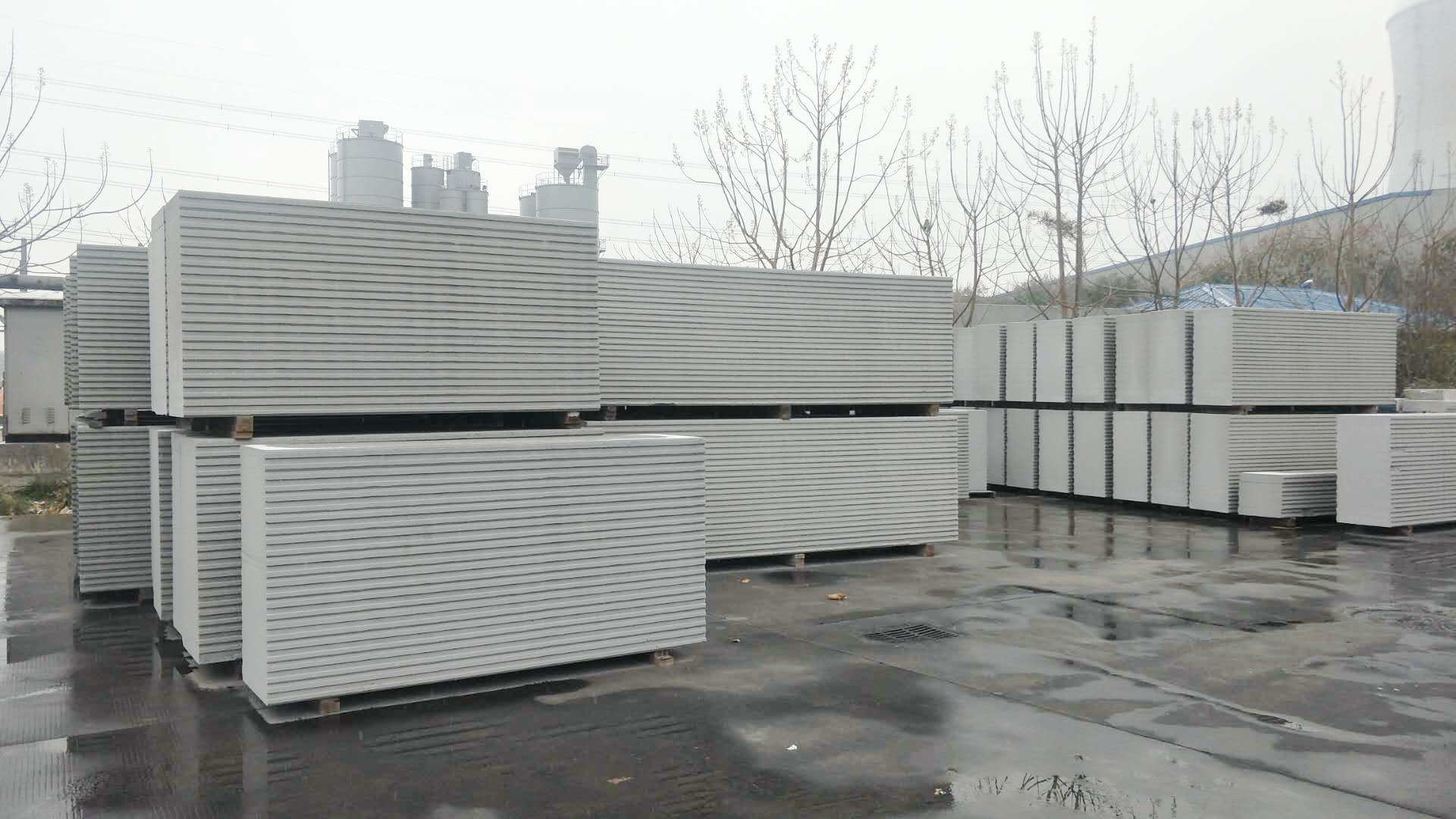 蒸壓加氣混凝土板廠家堆放現(xiàn)場(chǎng)